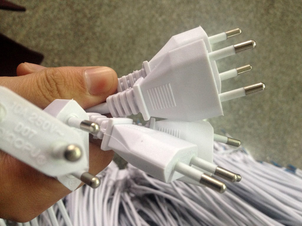 Italy-power-supply-cord.jpg