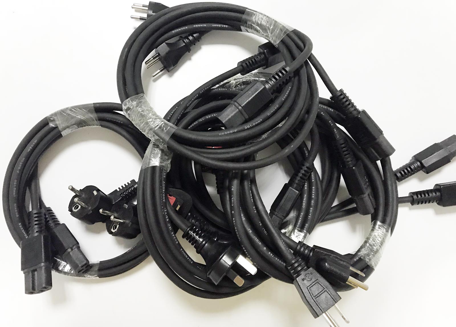 IEC-60320-C15-High-Temperature-Appliance-Connectors-Molded-with-Rubber-and-Standard-Plugs.jpg