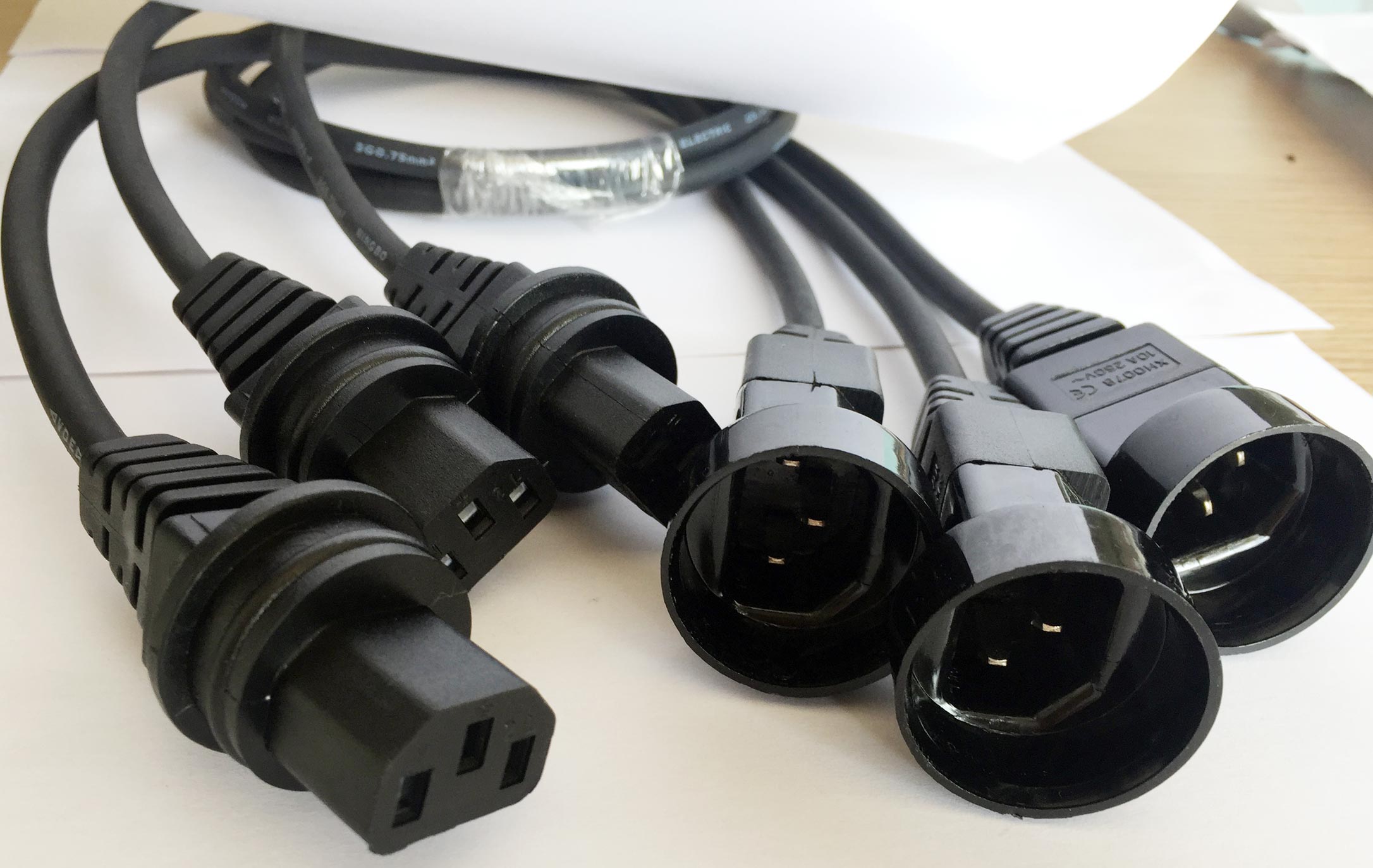 IEC-320-C13-C14-Waterproof-Outdoor-IP55-Power-Cords-XH006E-XH007B.jpg