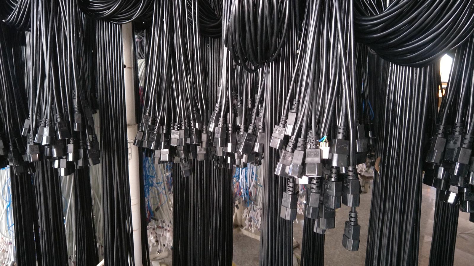 Manufacturer-Base-IEC-60320-C14-AC-Power-Cords.jpg