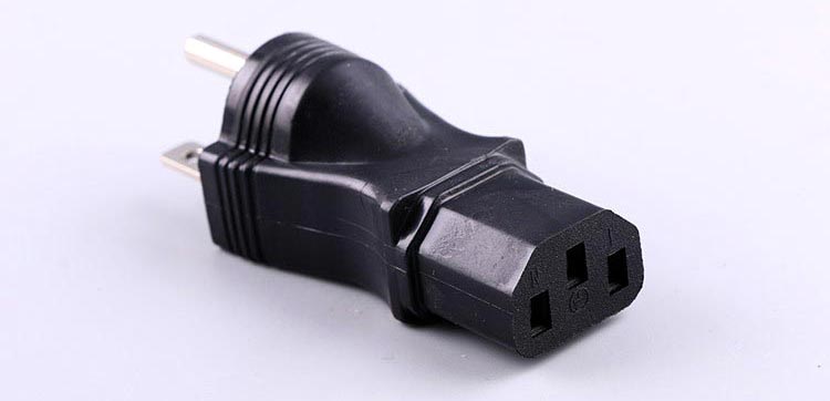 IEC-C13-to-NEMA-6-15-USA-3-Prong-Molded-Plug-Adapter.jpg