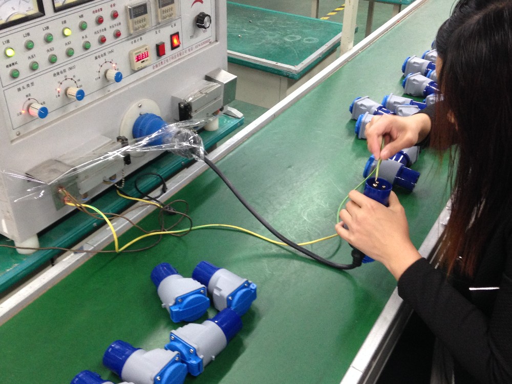 IEC-60309-plug-adapter-test.jpg