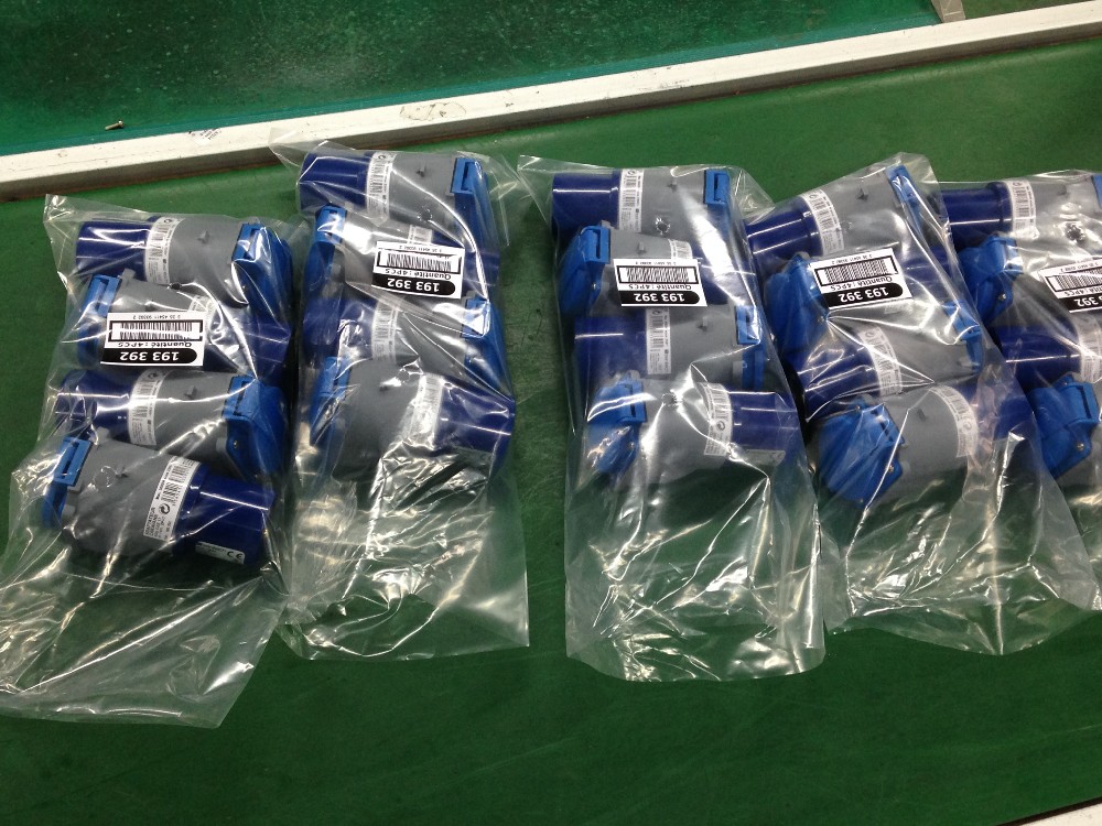 IEC-60309-socket-adapter-unit-custom-packing.jpg